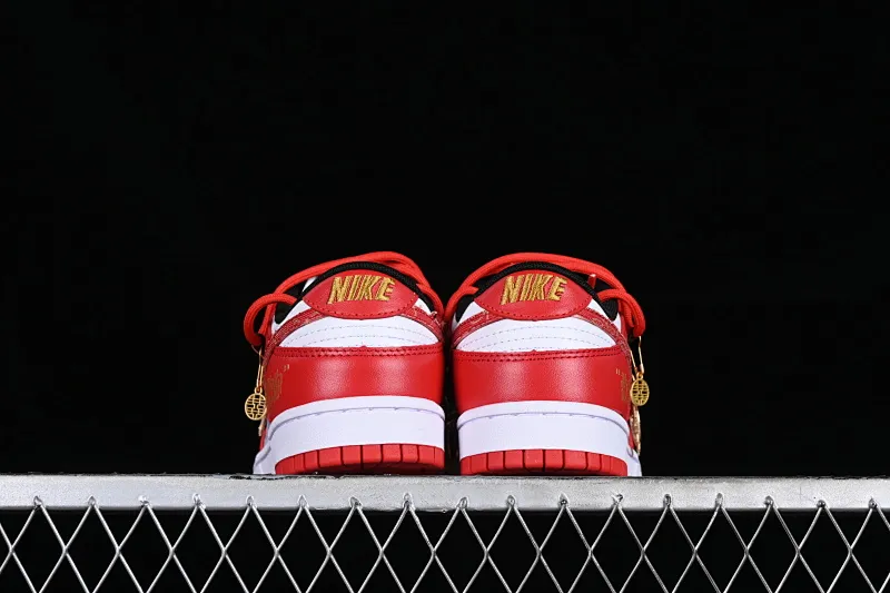 All Categories Nk SB Dunk Series Nk SB Dunk Low Low-top Sneakers Nk Dunk Low 囍爱你 Red Embroidery Dragon and Phoenix Present Happy Decoration SB Strap Low-top Casual Wedding Shoes FD9762-061